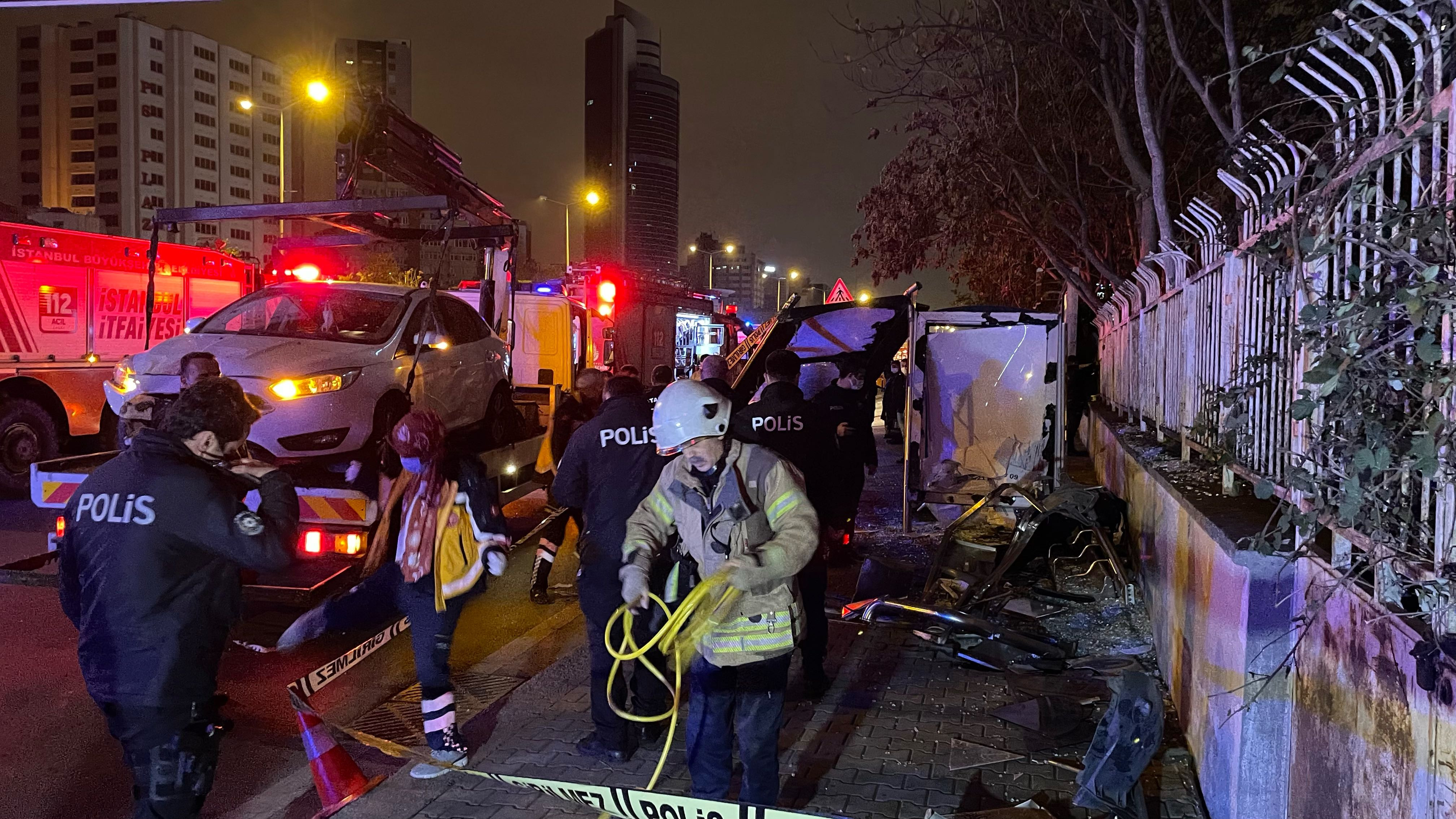 Otobüs durağında can pazarı! 1 ölü, 2 yaralı - Resim : 1