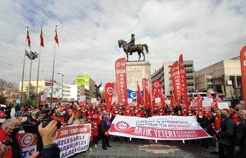 'Artık yeter' diyen DİSK, Türkiye'nin birçok ilinde alana indi - Resim : 3