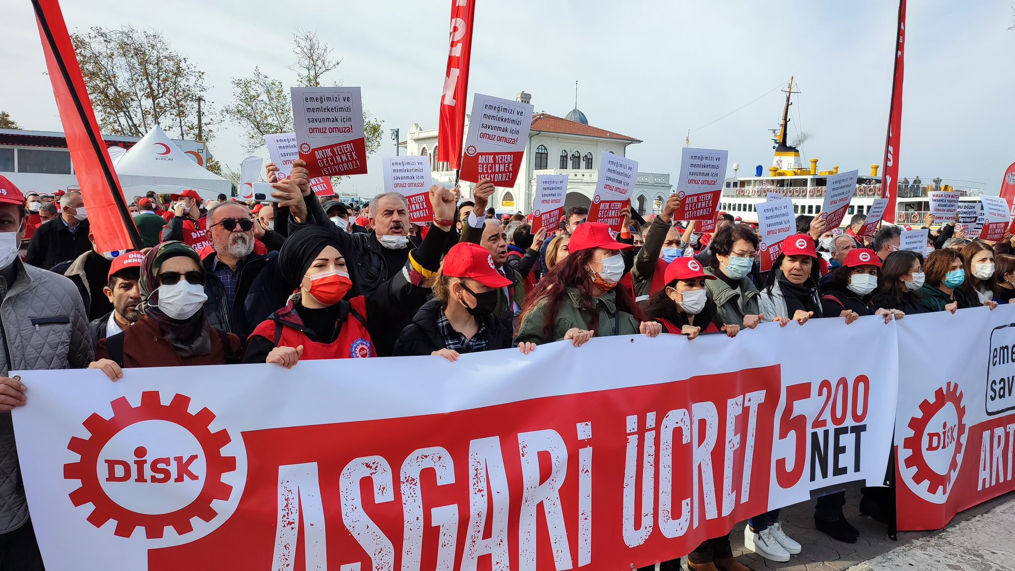 'Artık yeter' diyen DİSK, Türkiye'nin birçok ilinde alana indi - Resim : 2