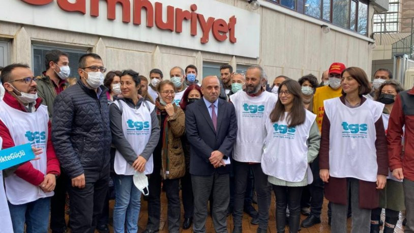 Cumhuriyet Gazetesi’nde eylem: Gazetecileri işten çıkaranlar derhal istifa etmeli - Resim : 1