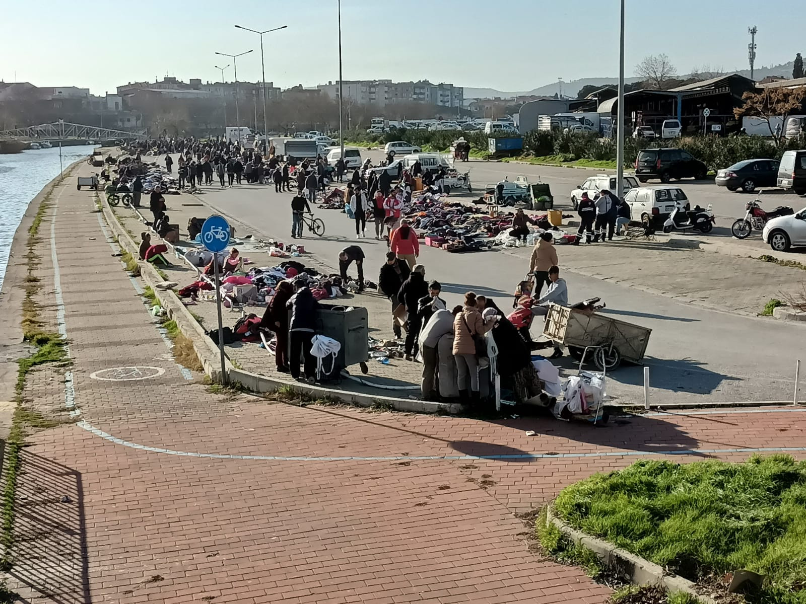 İşte yoksulluğun fotoğrafı; Çöpte ikinci el kavgası - Resim : 5