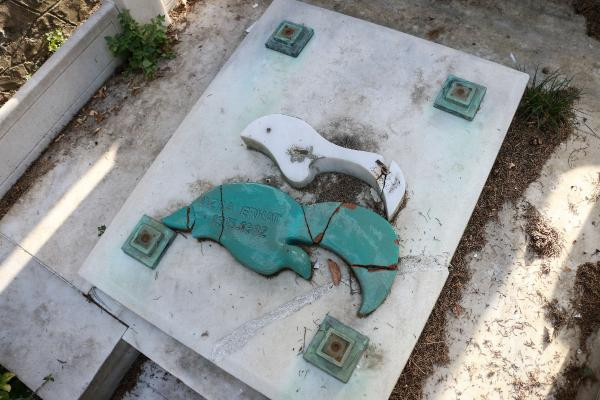Azra Erhat'ın mezarına ikinci saldırı! - Resim : 1