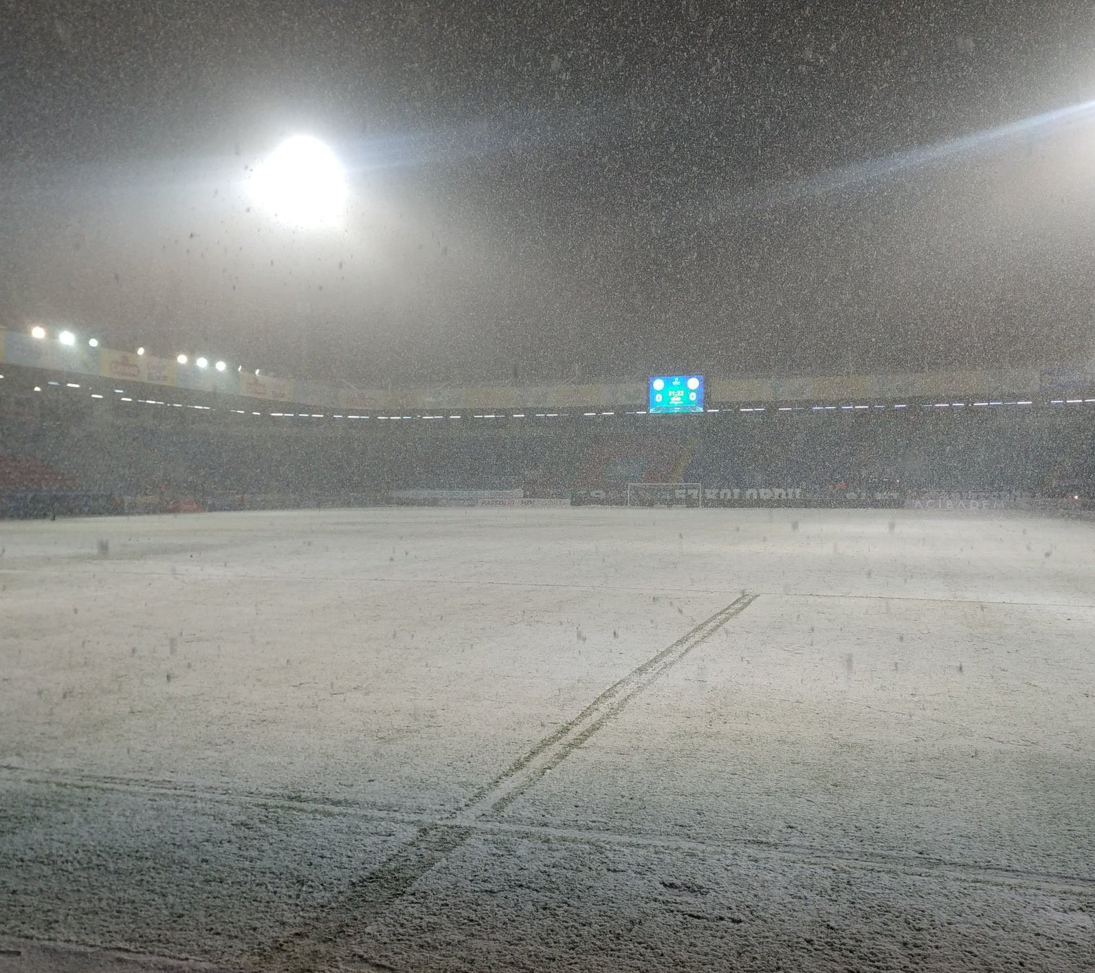 Süper Lig'e kar engeli: Maçlar art arda ertelendi - Resim : 2