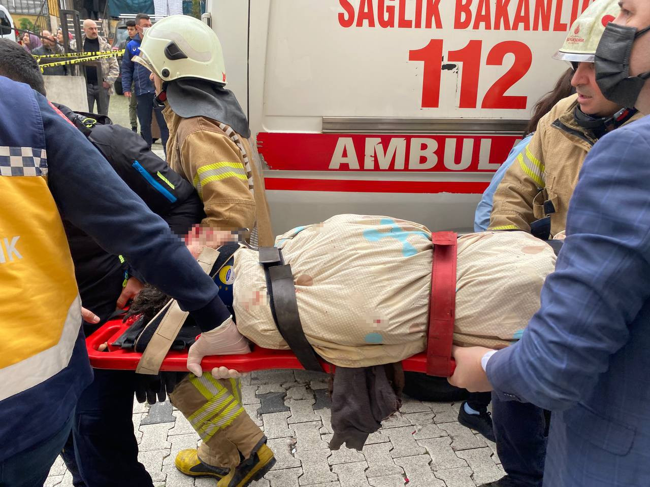 İstanbul Üsküdar'da binada patlama: Yaralılar var - Resim : 1