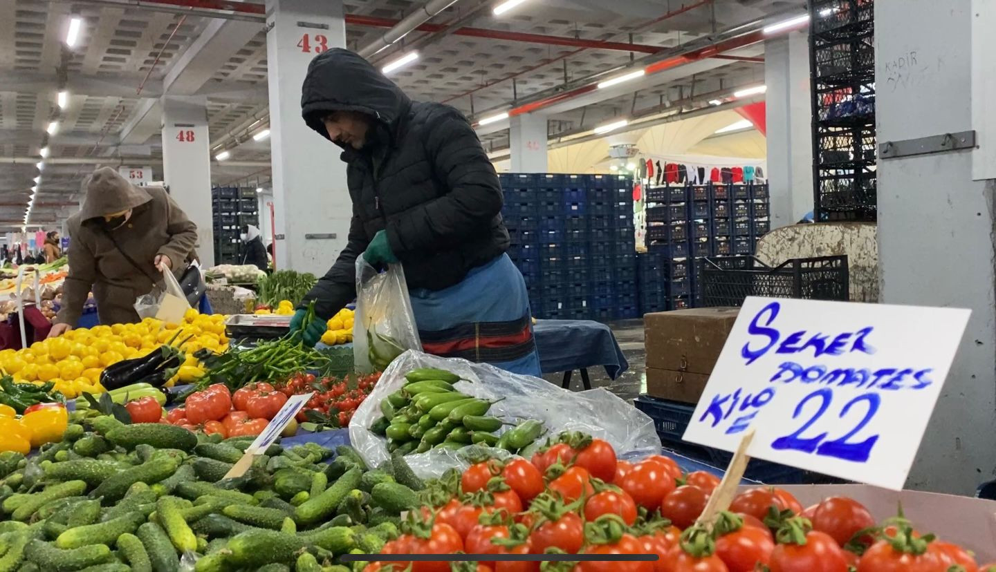 Pazarda fiyatlar birkaç saatte değişiyor, fiyat yazılmıyor - Resim : 2