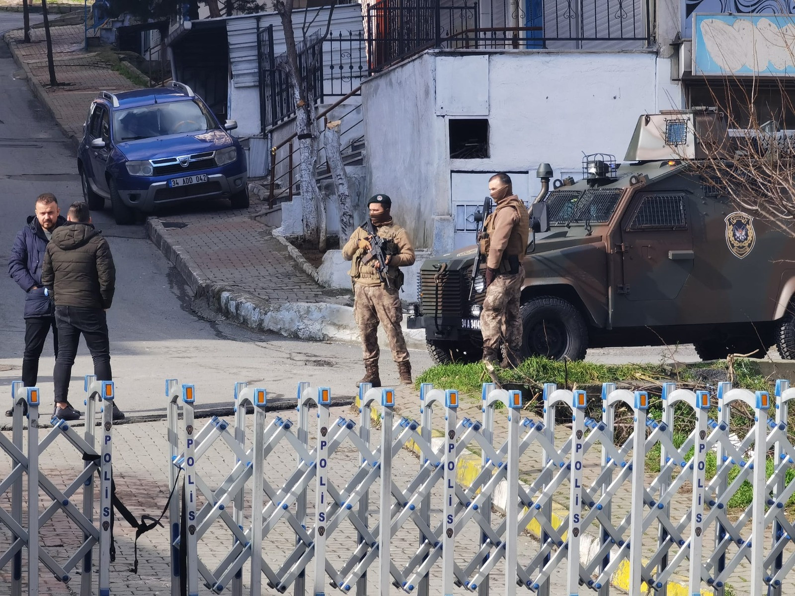 Gazi Mahallesi Birsen Kars'ın cenazesi nedeniyle abluka altında - Resim : 1