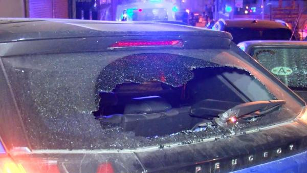 İstanbul'da otomobil galerisi önünde silahlı çatışma! Araçlara kurşun yağdırdılar - Resim : 1