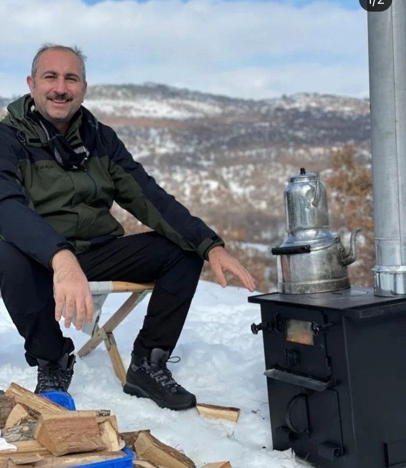 Eski Adalet Bakanı Abdulhamit Gül'den istifa sonrası ilk fotoğraf - Resim : 2