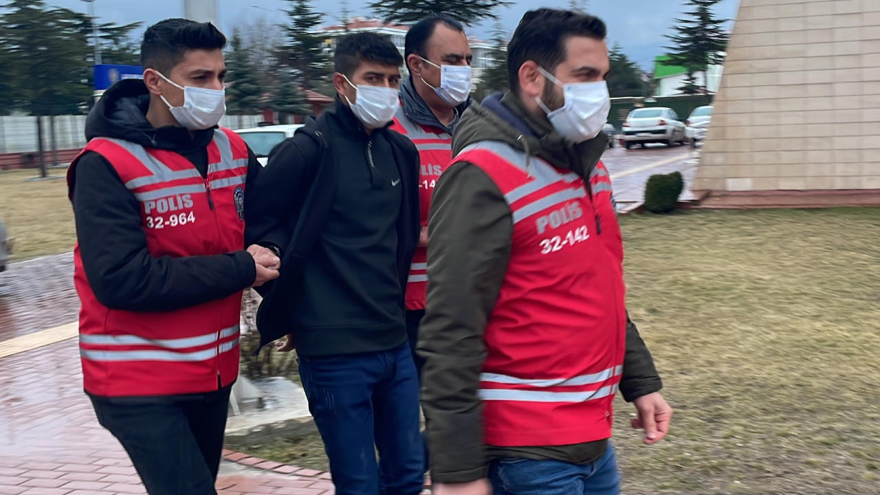 Isparta'da kadın cinayeti! Birlikte yaşadığı kadını, karnındaki bebekle birlikte katletti - Resim : 1