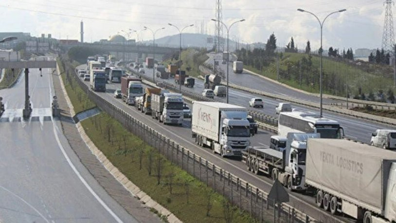 İstanbul Valisi Ali Yerlikaya duyurdu: TIR ve kamyonların girişine kontrollü izin verildi