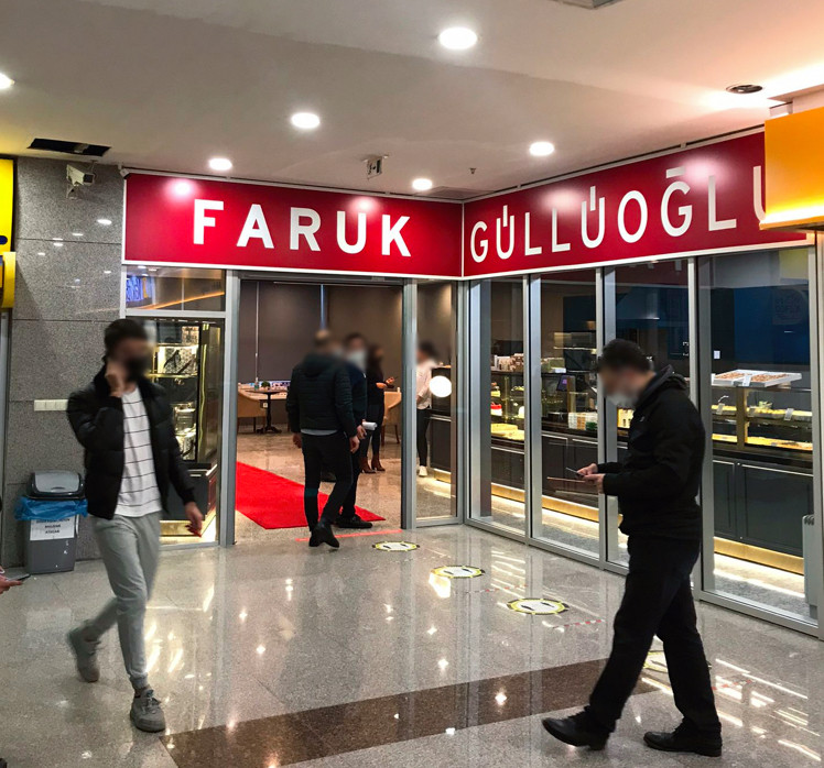 Türkiye'den bir yargı manzarası: FETÖ üyeliğine delil olarak gösterilen baklavacı Çağlayan Adliyesi'nde dükkan açtı - Resim : 1