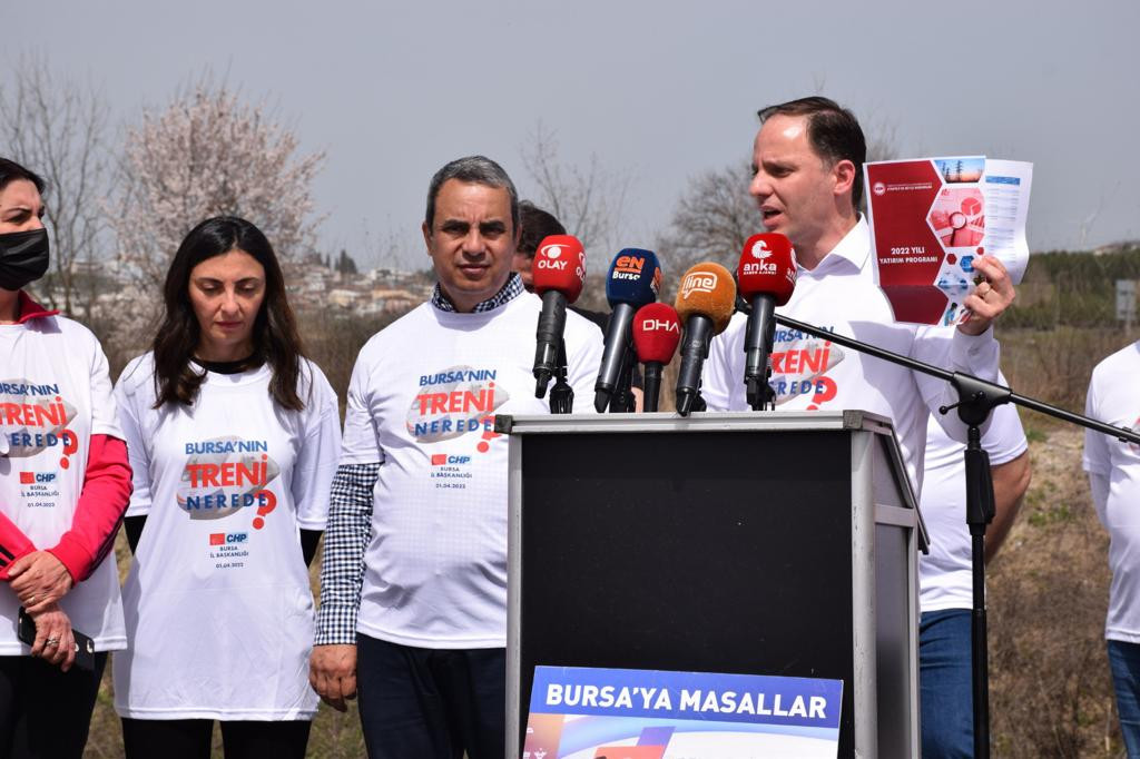 CHP, Bursa'da Yüksek Hızlı Tren'in 10 yıldır tamamlanmamasını 23 kilometrelik yürüyüşle protesto etti - Resim : 3
