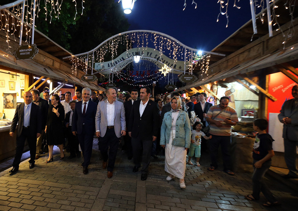 İşte İBB'ye yasaklanan Sultanahmet Meydanı'nda AKP'nin yaptığı etkinlikler - Resim : 6