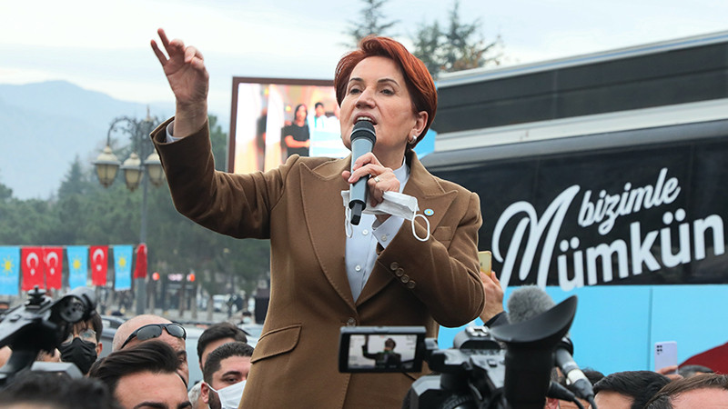 Akşener, siftah için esnaftan alışveriş yaptı: 'Eşime iftar için yemek götüreceğim' - Resim : 1