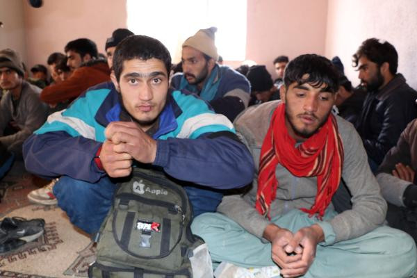 Tek odalı evde 35 Afgan kaçak göçmen yakalandı - Resim : 2