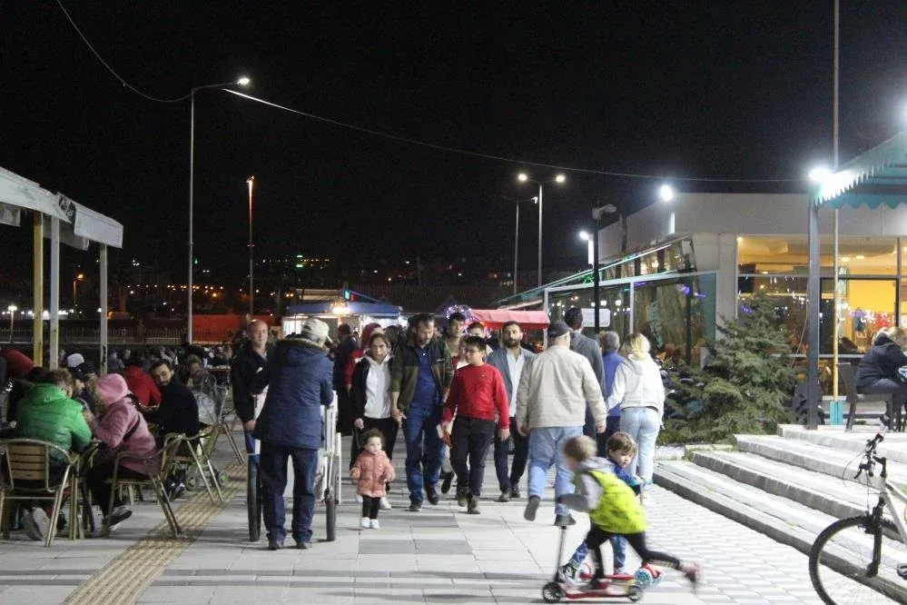 Şehir sessizliğe büründü: Bir gecede değişen manzara - Resim : 1