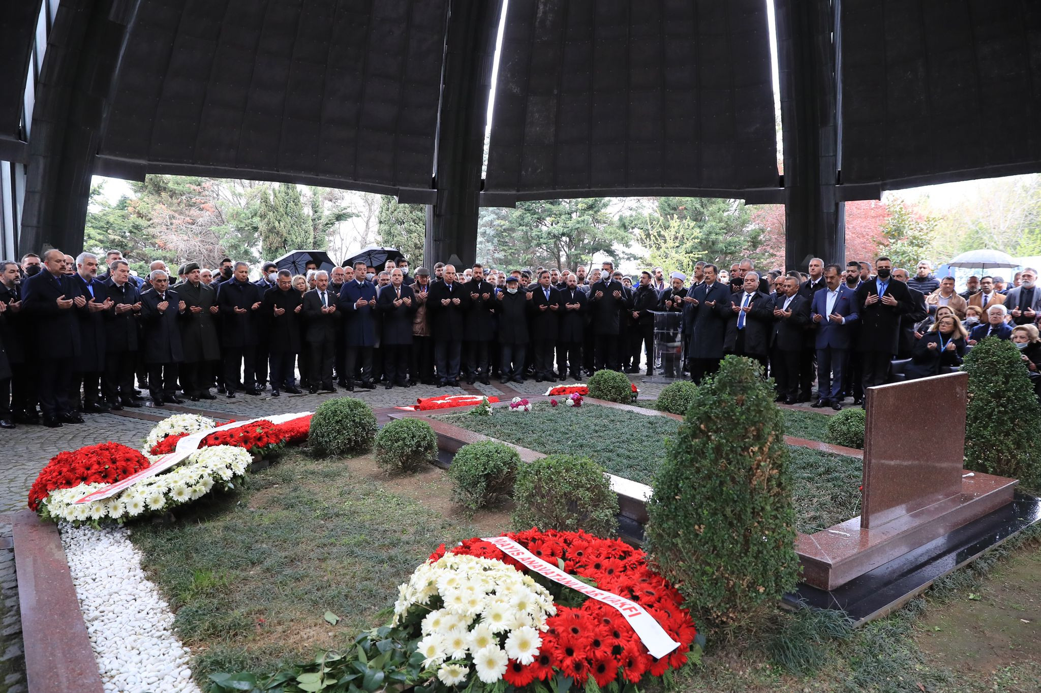Ekrem İmamoğlu, Turgut Özal'ı anma törenine katıldı - Resim : 1
