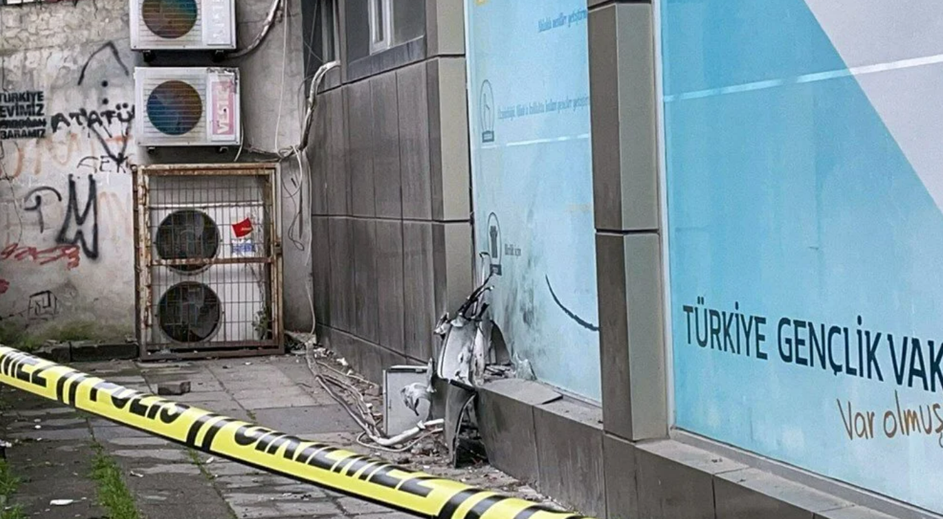 İstanbul'da TÜGVA'nın da içinde olduğu binaya EYP'li saldırı - Resim : 2