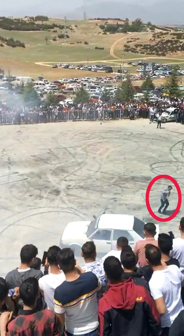 Drift festivalinde belediye başkanının saçı yandı: Herhalde nazara geldik, buna da şükür - Resim : 1