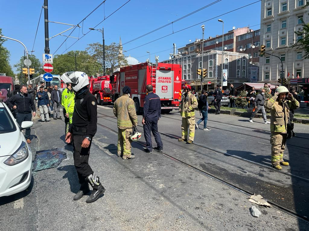 İstanbul'da otobüs ile tramvay çarpıştı: 6 kişi yaralandı - Resim : 1