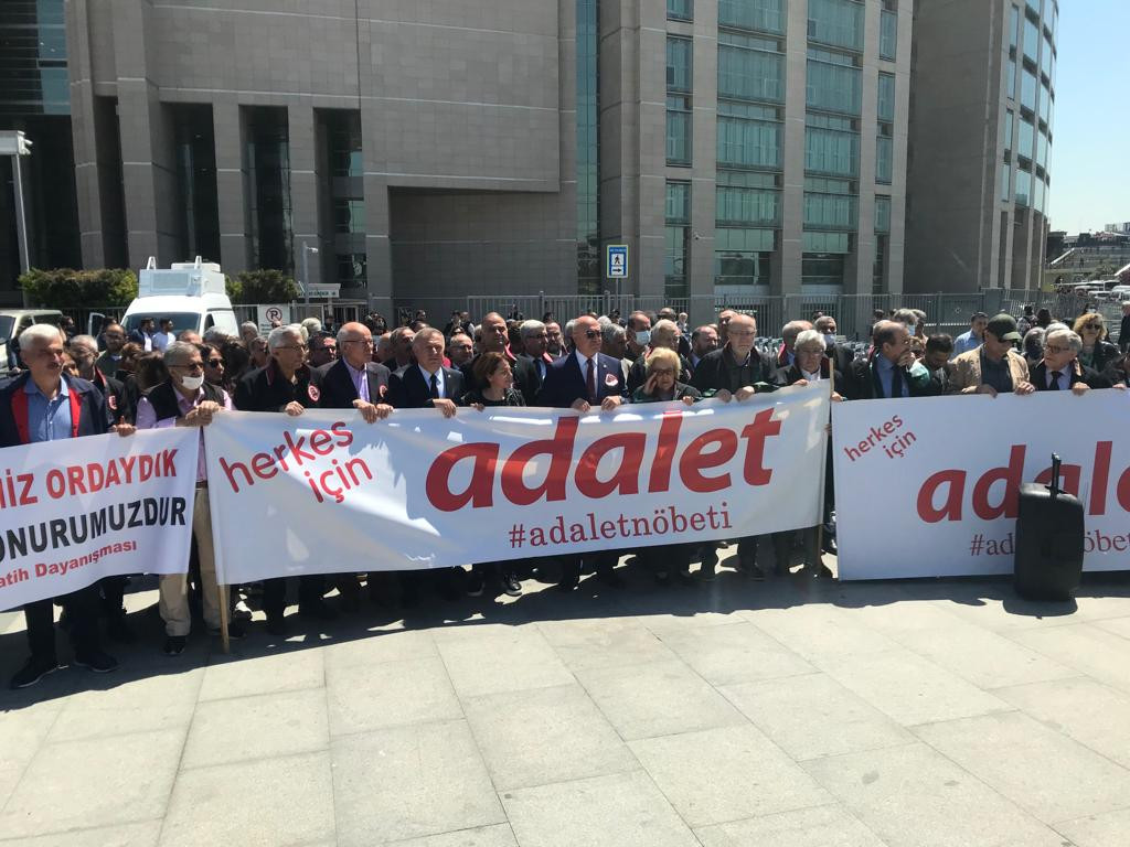 İstanbul Barosu Başkanı Durakoğlu: Gezi'nin kriminalize edilmesini kabul edemeyiz, hepimiz oradaydık! - Resim : 1