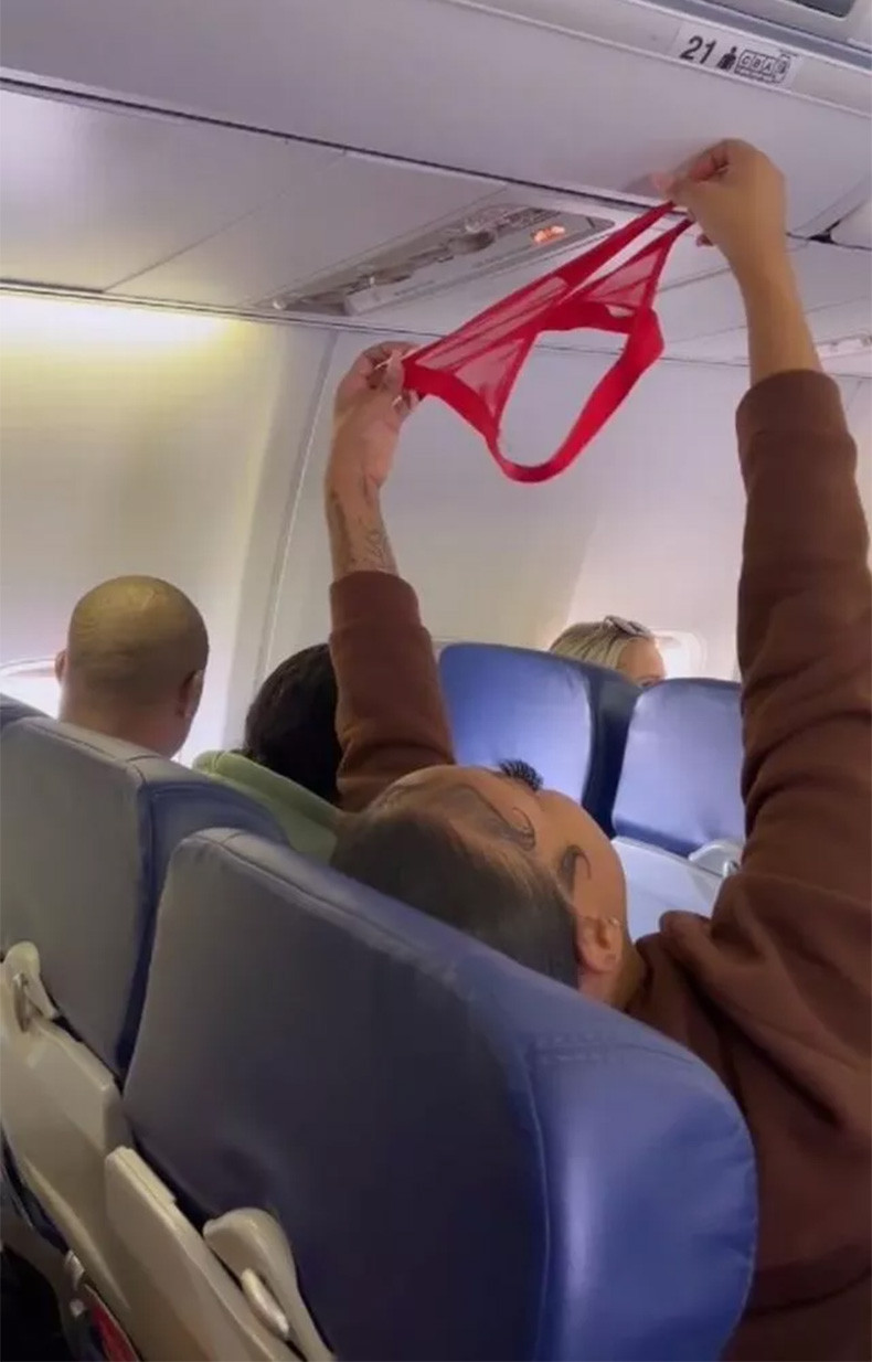 Sosyal medya fenomeni uçakta yaptığı hareketle şaşkına çevirdi - Resim : 1