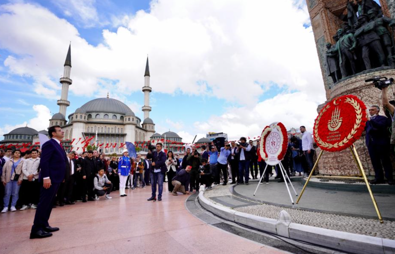 19 Mayıs'ta partililer Taksim'de: İmamoğlu'ndan 'Genç işsizliğin sona erdiği bir ülke diliyorum' açıklaması - Resim : 1