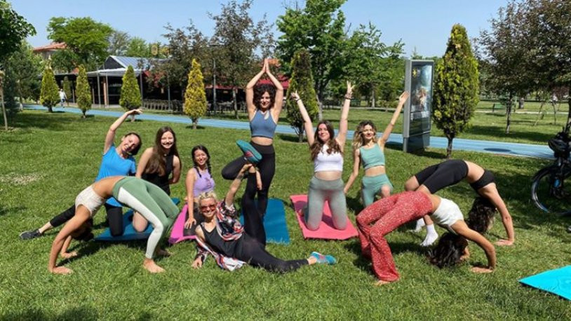 Parkta yoga yapan kadınlar, CİMER'e şikayet edildi: 'Bu da mı yasaklandı, siz şaka mısınız?'