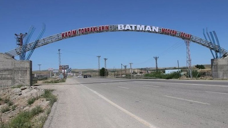 Batman kayyımı, kentin girişindeki tabela için 690 bin TL ödemiş - Resim : 1