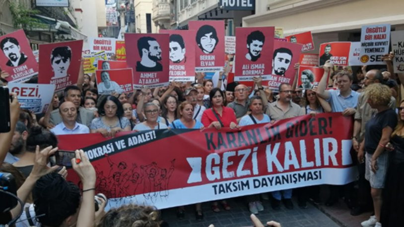 Polisin müdahalesine rağmen okundu; Taksim Dayanışması: Herkes biliyor, her yer Taksim her yer direniş