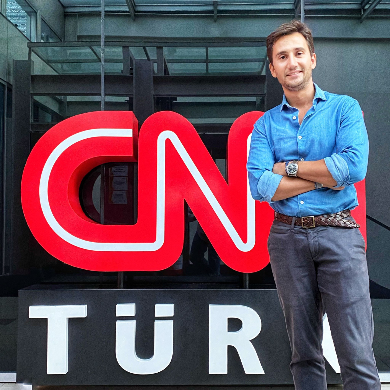 Ünlü ekran yüzü CNN Türk'e veda etti - Resim : 1