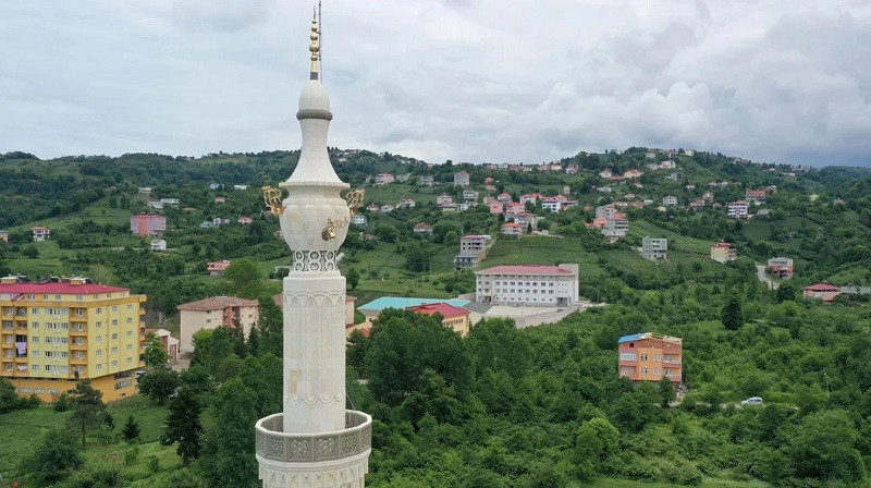 Yeni Şafak bile 'pes' dedi: 35 yılda yapılan caminin 4 yılda tamamlanan minaresini görenler şoke oldu - Resim : 1