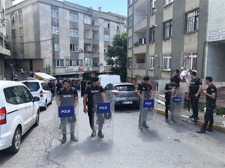 AKP'li belediyenin kentsel dönüşüm zorbalığı sürüyor: 'Polis evlerin kapısını kırarak giriyor!' - Resim : 1