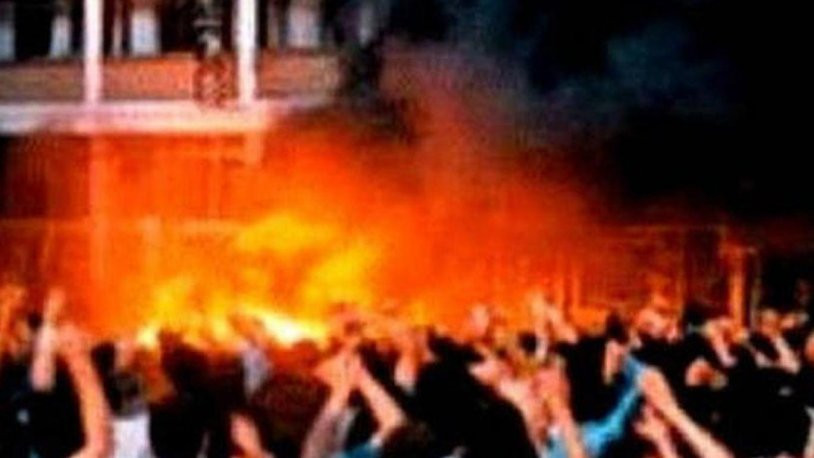 Madımak Oteli'ndeki ateş 29 yıldır yürekleri dağlıyor: 2 Temmuz 1993'te Sivas'ta neler oldu, katliamın davası neden kapatıldı?