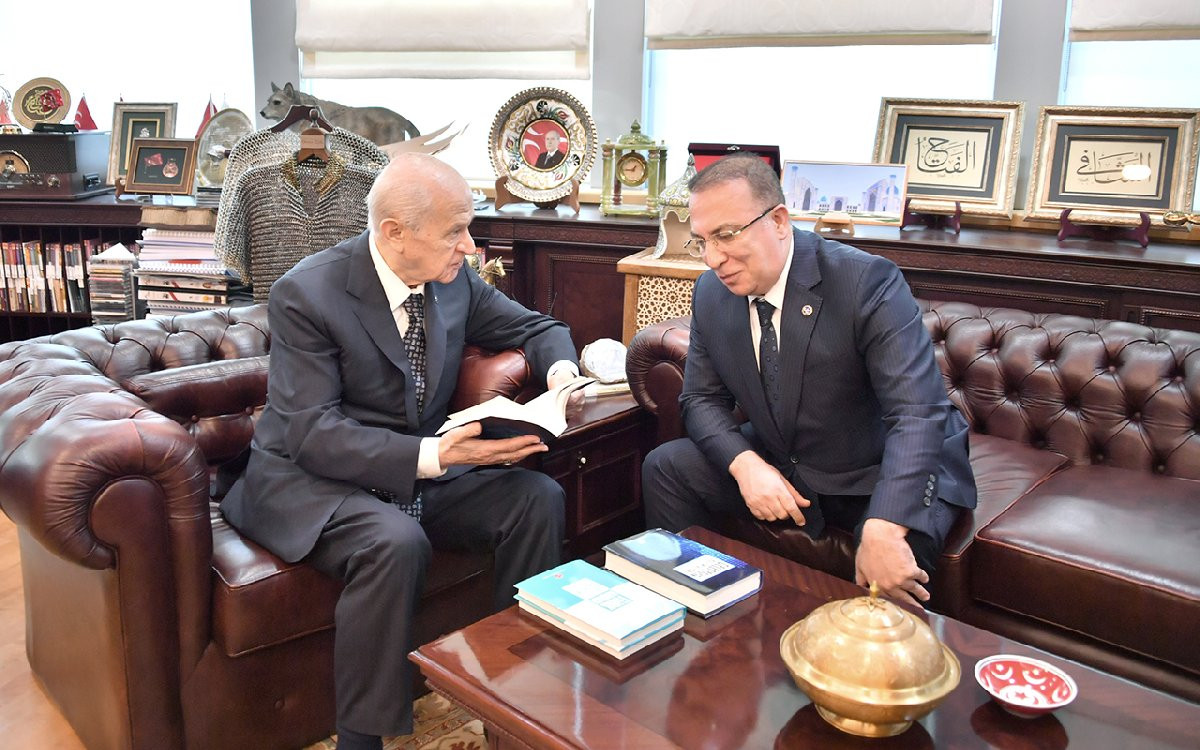 Bahçeli, MHP'nin iki kitabını tanıttı - Resim : 1