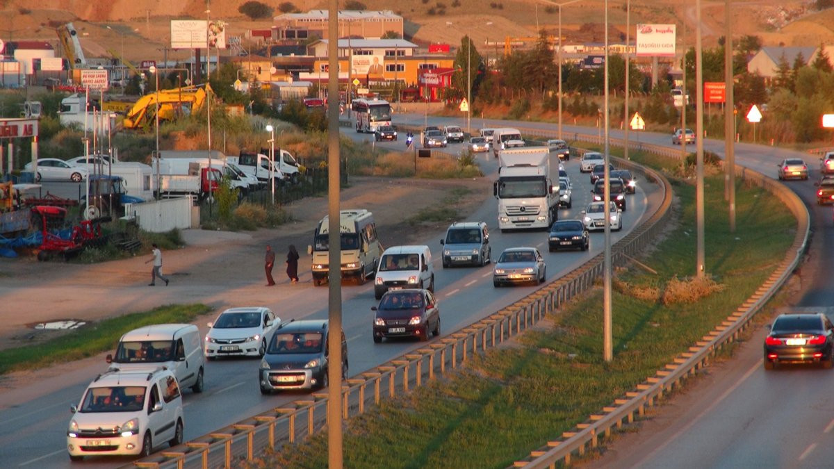 43 ilin geçiş noktasında bayram dönüşü yoğunluğu - Resim : 2