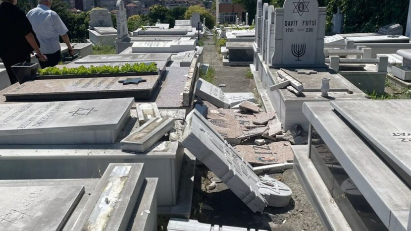 İstanbul'da Yahudi mezarlığına çirkin saldırı