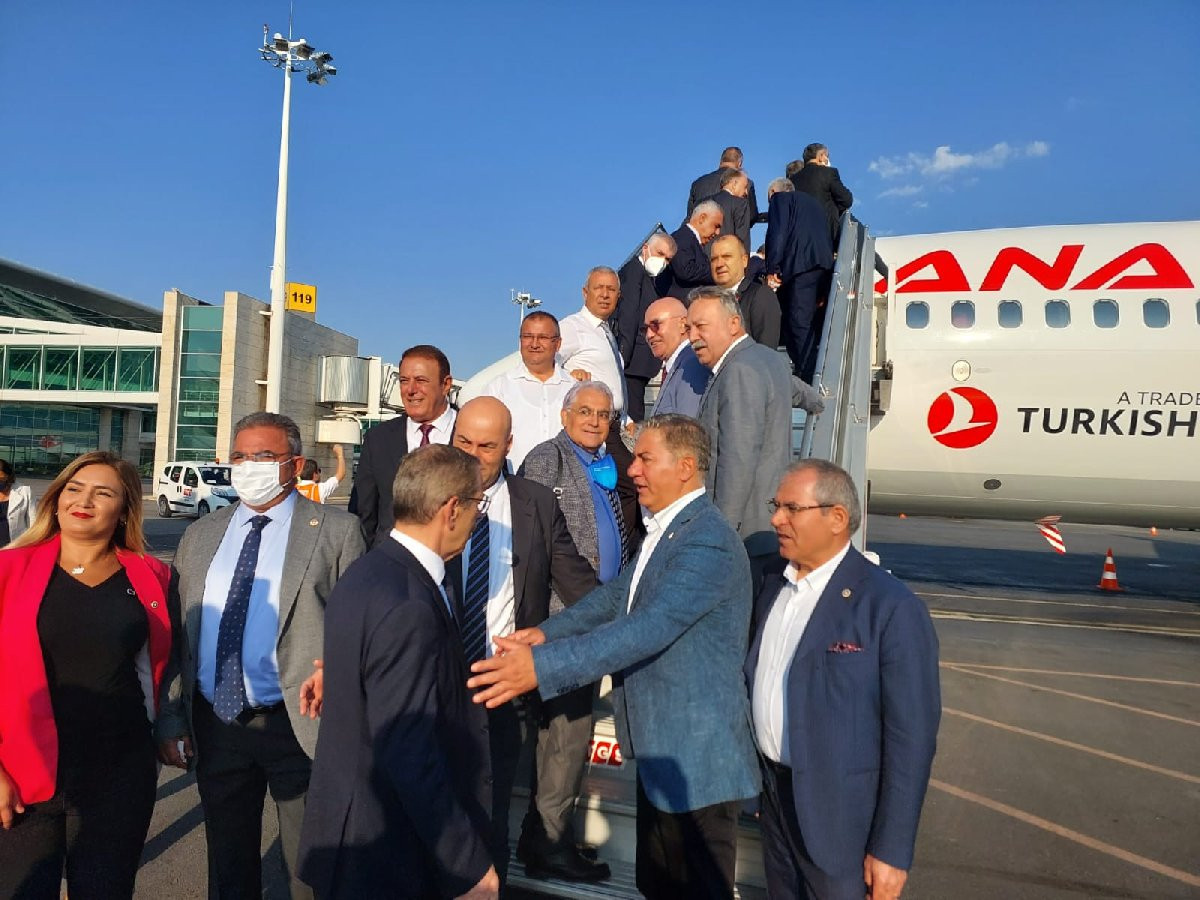'Anamuhalefet uçağı' havalandı: Kılıçdaroğlu ve 120 milletvekili aynı uçakta - Resim : 1