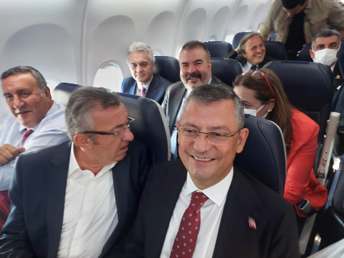 'Anamuhalefet uçağı' havalandı: Kılıçdaroğlu ve 120 milletvekili aynı uçakta - Resim : 2