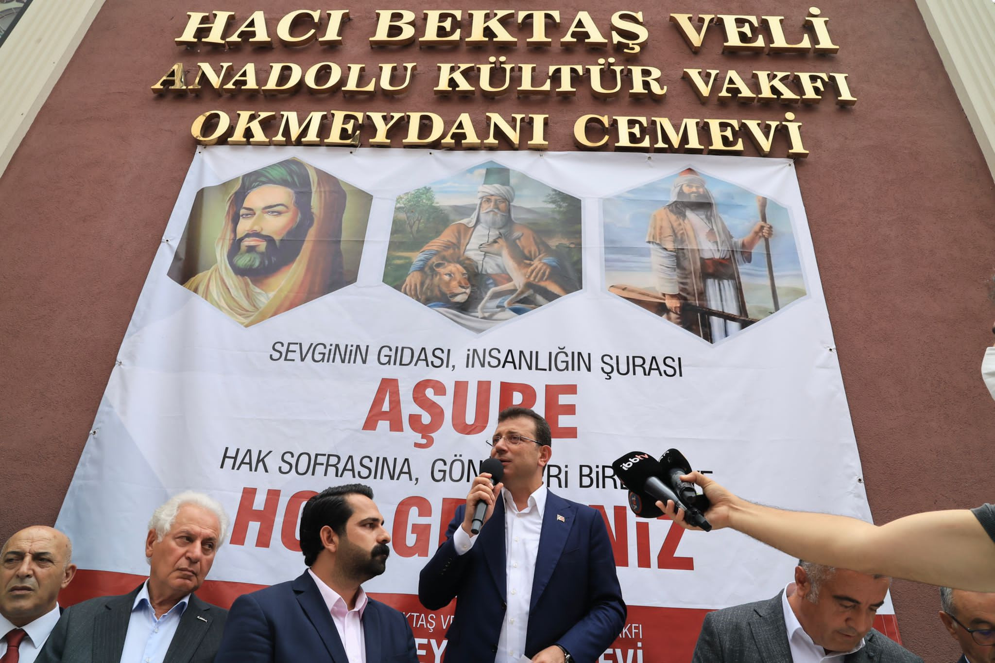 İmamoğlu aşure lokmasına ortak oldu: "Cemevleri Alevi vatandaşların ibadethanesidir, Alevi yurttaşlarımızın taleplerini görmemek olmaz" - Resim : 1