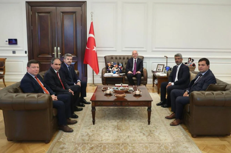 Parti devletinin fotoğrafı: Erdoğan'ın atadığı valiler, AKP'lilerle el ele bakanları ziyaret etti - Resim : 1