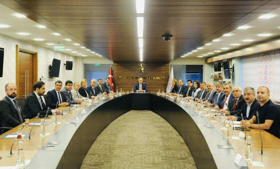 Parti devletinin fotoğrafı: Erdoğan'ın atadığı valiler, AKP'lilerle el ele bakanları ziyaret etti - Resim : 4