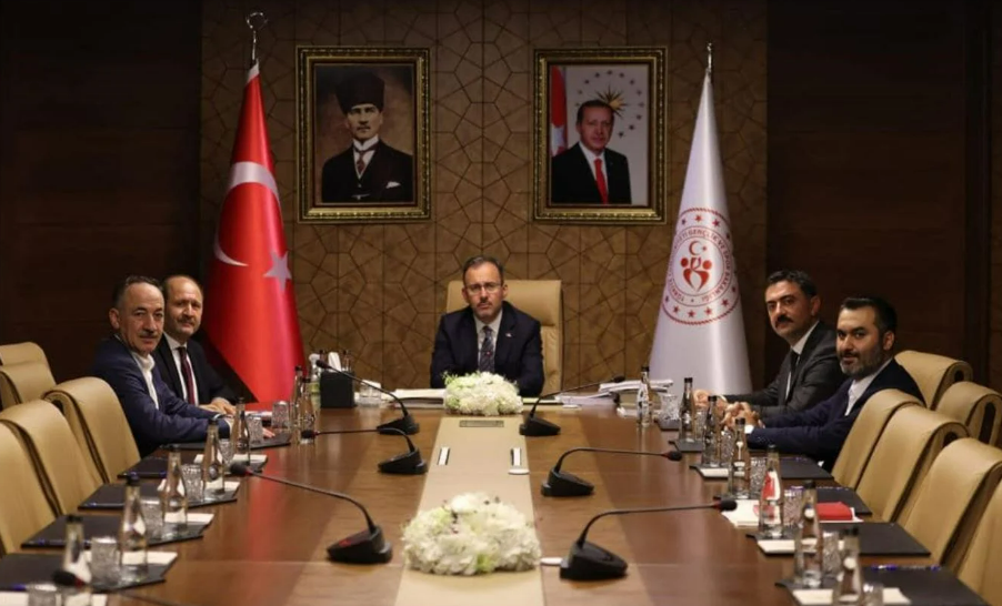Parti devletinin fotoğrafı: Erdoğan'ın atadığı valiler, AKP'lilerle el ele bakanları ziyaret etti - Resim : 8
