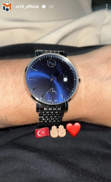 AKP'lilere dağıtıldığı ifade edilmişti: Mesut Özil'den 'Erdoğan' imzalı kol saati paylaşımı - Resim : 1
