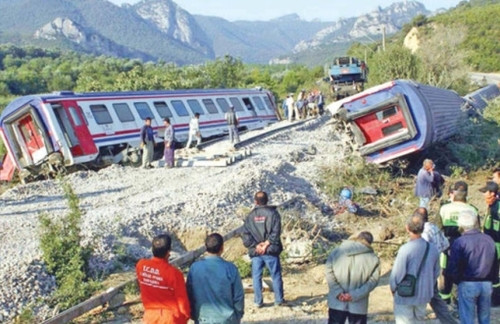 Adalet raylar altında... Metrobüs kazasının ardından iktidar medyasından çifte standart: Tren katliamları cezasız kaldı - Resim : 2