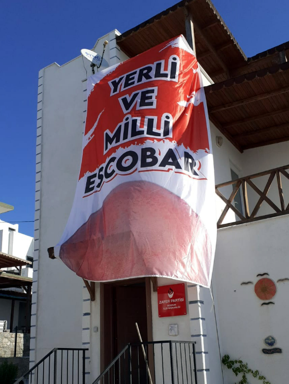 Zafer Partisi ilçe başkanına 'Escobar pankartı' gözaltısı - Resim : 1