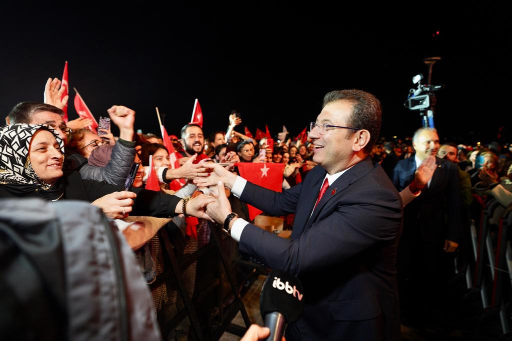 İstanbul'da cumhuriyet coşkusu | İmamoğlu: Bir avuç insan haddini bilecek, cumhuriyet yöneticilerinin hadlerini bildiği rejimin adıdır - Resim : 2