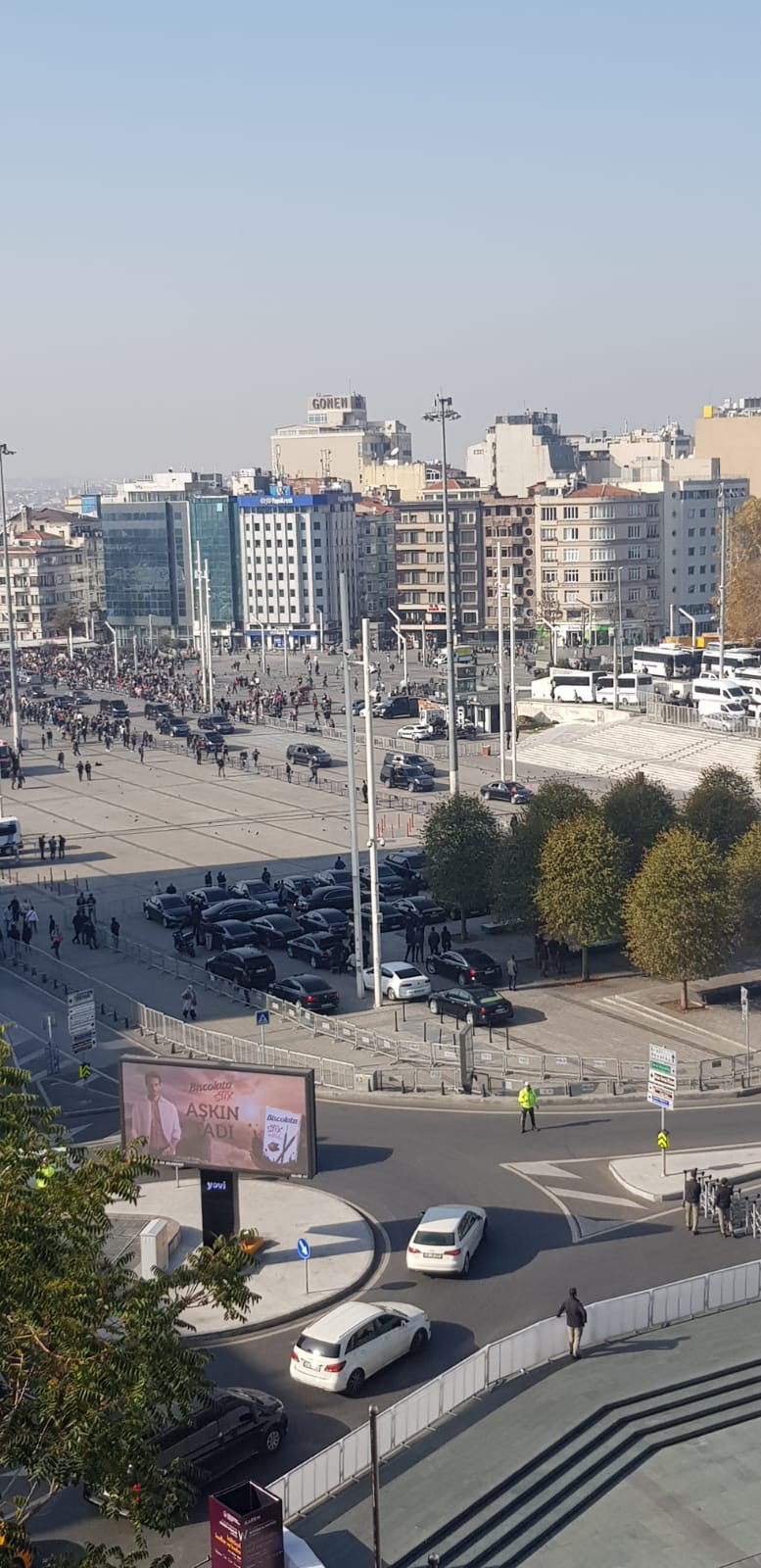Taksim Meydanı'nda Erdoğan'a özel yol yapıldı, 200 metre 16 araçlık konvoyla geçildi! - Resim : 1