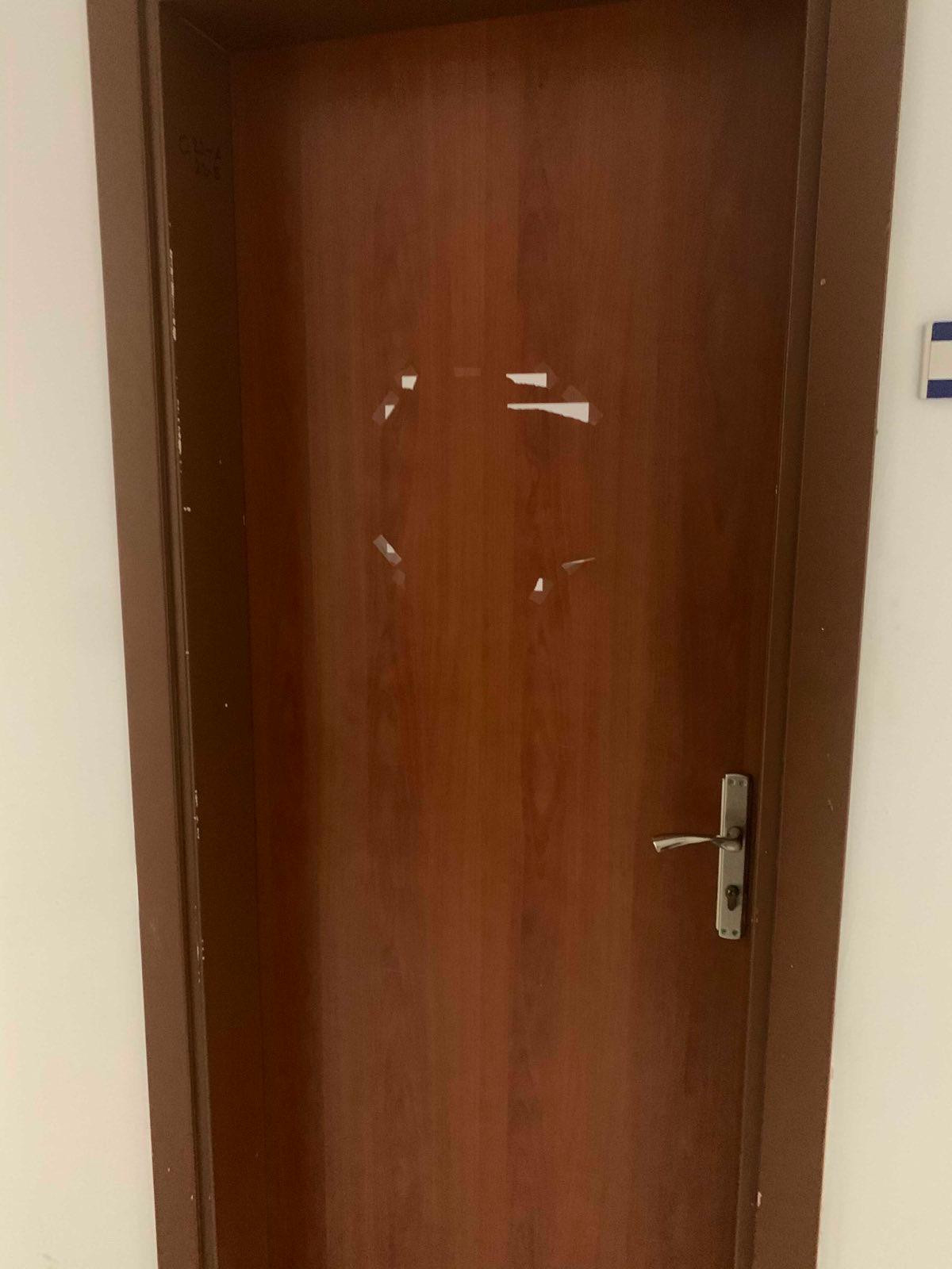 Boğaziçi Üniversitesi akademisyenlerinin kapılarındaki afişler söküldü, izin vermeyenlerin kapıları fotoğraflandı - Resim : 2