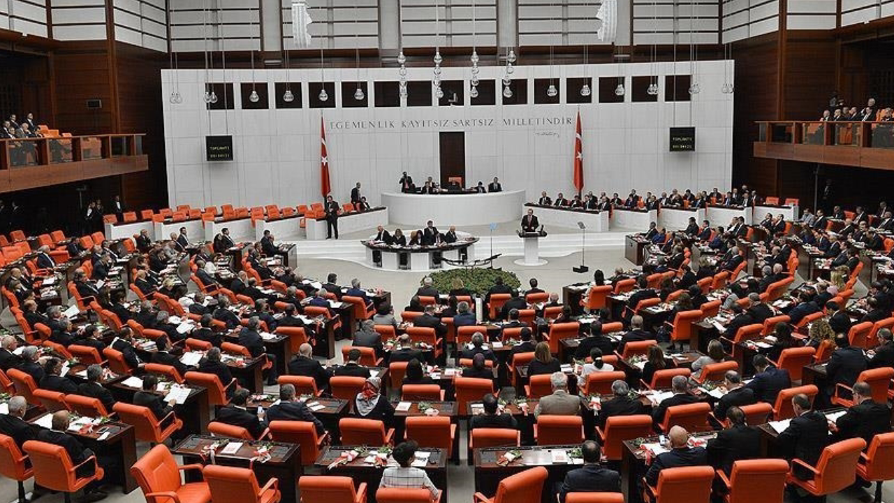 Fezlekeleri Meclis gündeminde: CHP'li ve İYİ Partili iki vekilin dokunulmazlığı kalkabilir
